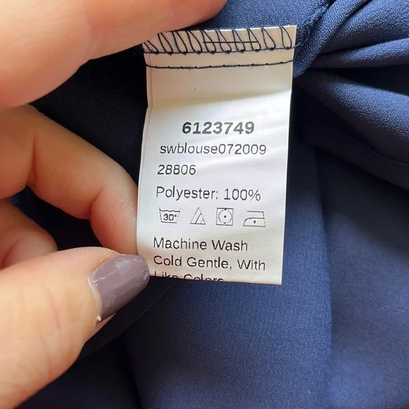 Keyhole neck blouse - Picture 4 of 4